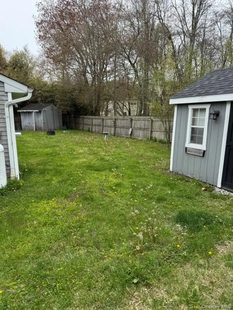 10 Whittier Drive Mastic Beach NY 11951