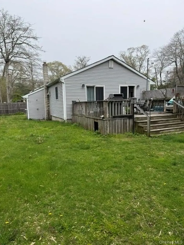10 Whittier Drive Mastic Beach NY 11951