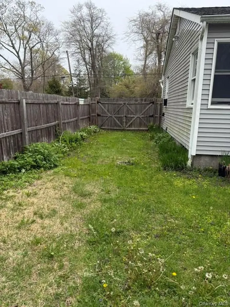 10 Whittier Drive Mastic Beach NY 11951