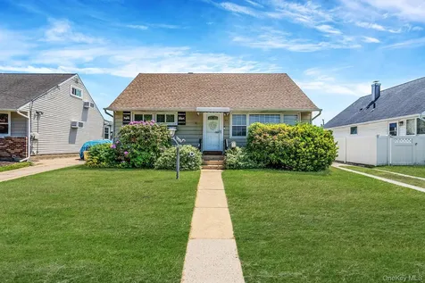 63 Wilfred Boulevard Hicksville NY 11801