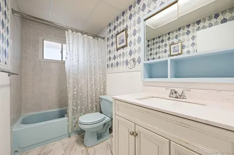 63 Wilfred Boulevard Hicksville NY 11801
