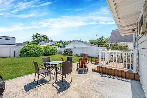 63 Wilfred Boulevard Hicksville NY 11801