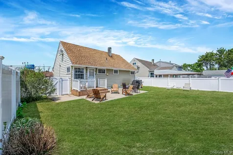 63 Wilfred Boulevard Hicksville NY 11801
