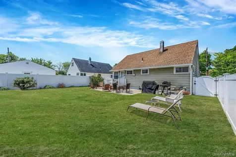 63 Wilfred Boulevard Hicksville NY 11801