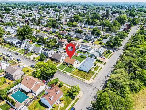 63 Wilfred Boulevard Hicksville NY 11801