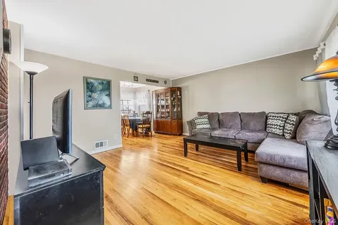 63 Wilfred Boulevard Hicksville NY 11801
