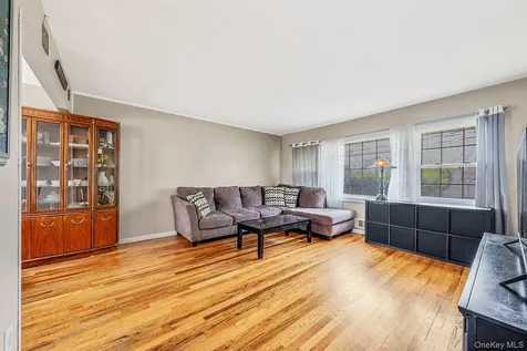 63 Wilfred Boulevard Hicksville NY 11801