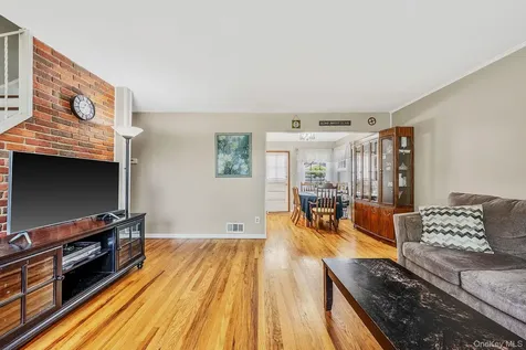 63 Wilfred Boulevard Hicksville NY 11801