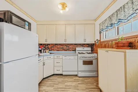 63 Wilfred Boulevard Hicksville NY 11801