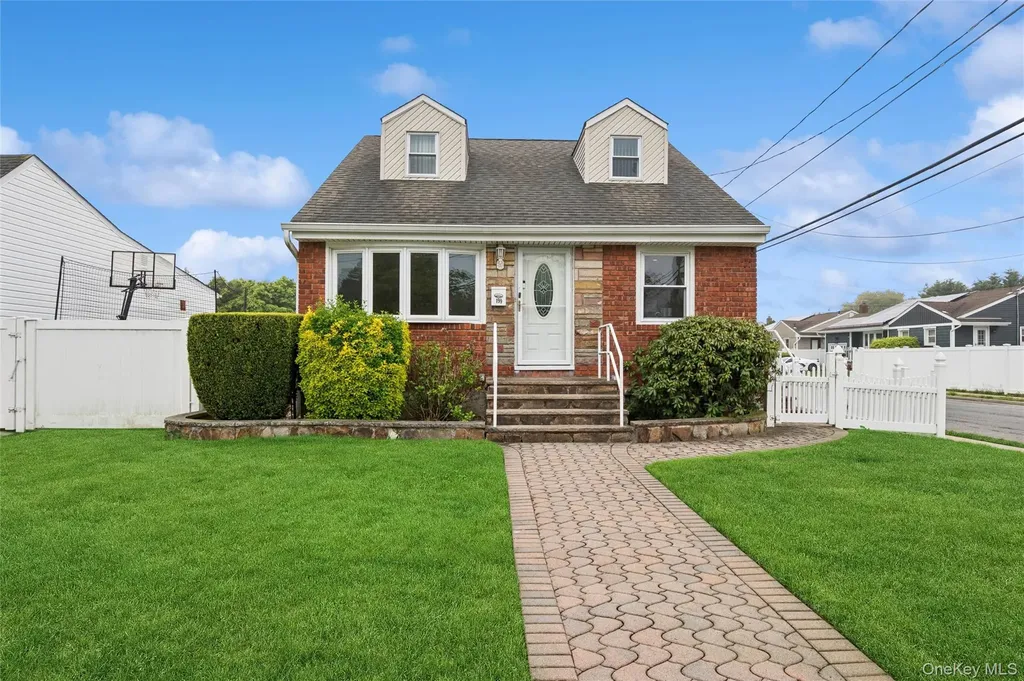 199 Sycamore Avenue Bethpage NY 11714