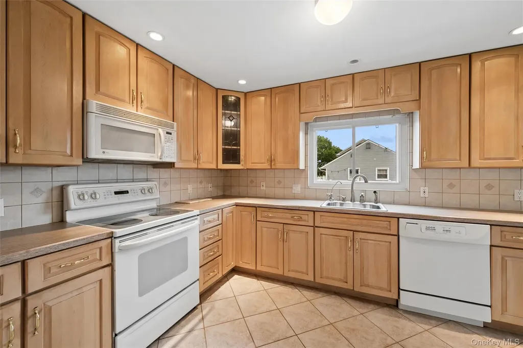 199 Sycamore Avenue Bethpage NY 11714