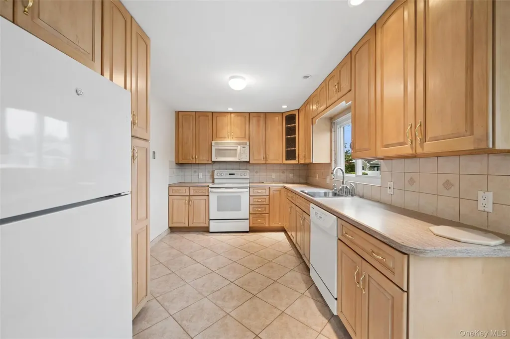 199 Sycamore Avenue Bethpage NY 11714