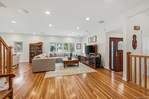 8 Lewis Lane Port Washington NY 11050