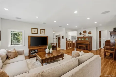 8 Lewis Lane Port Washington NY 11050