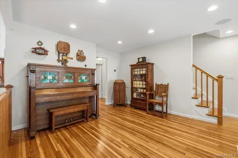 8 Lewis Lane Port Washington NY 11050