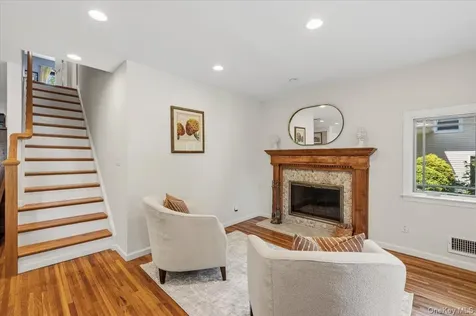 8 Lewis Lane Port Washington NY 11050