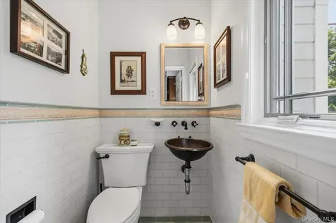 8 Lewis Lane Port Washington NY 11050
