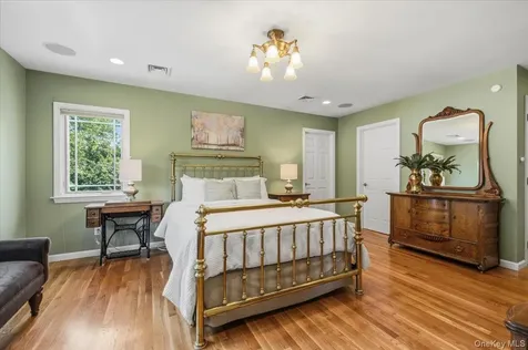 8 Lewis Lane Port Washington NY 11050