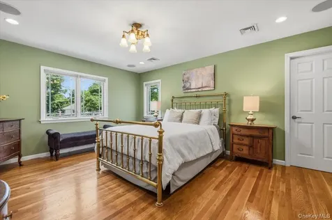 8 Lewis Lane Port Washington NY 11050
