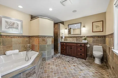 8 Lewis Lane Port Washington NY 11050