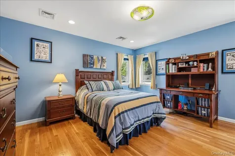 8 Lewis Lane Port Washington NY 11050