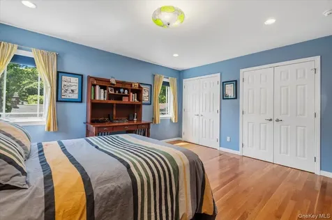 8 Lewis Lane Port Washington NY 11050
