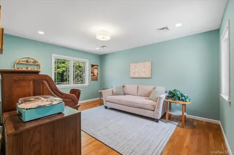 8 Lewis Lane Port Washington NY 11050