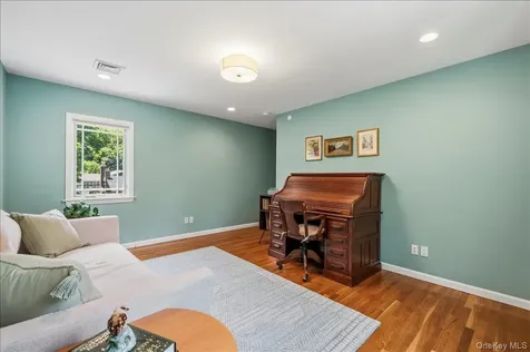 8 Lewis Lane Port Washington NY 11050