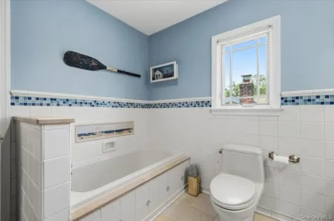 8 Lewis Lane Port Washington NY 11050