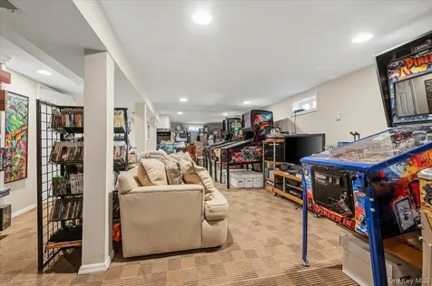 8 Lewis Lane Port Washington NY 11050
