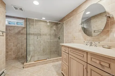 8 Lewis Lane Port Washington NY 11050