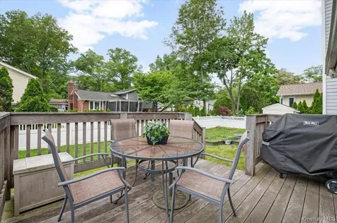 8 Lewis Lane Port Washington NY 11050