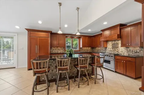 8 Lewis Lane Port Washington NY 11050