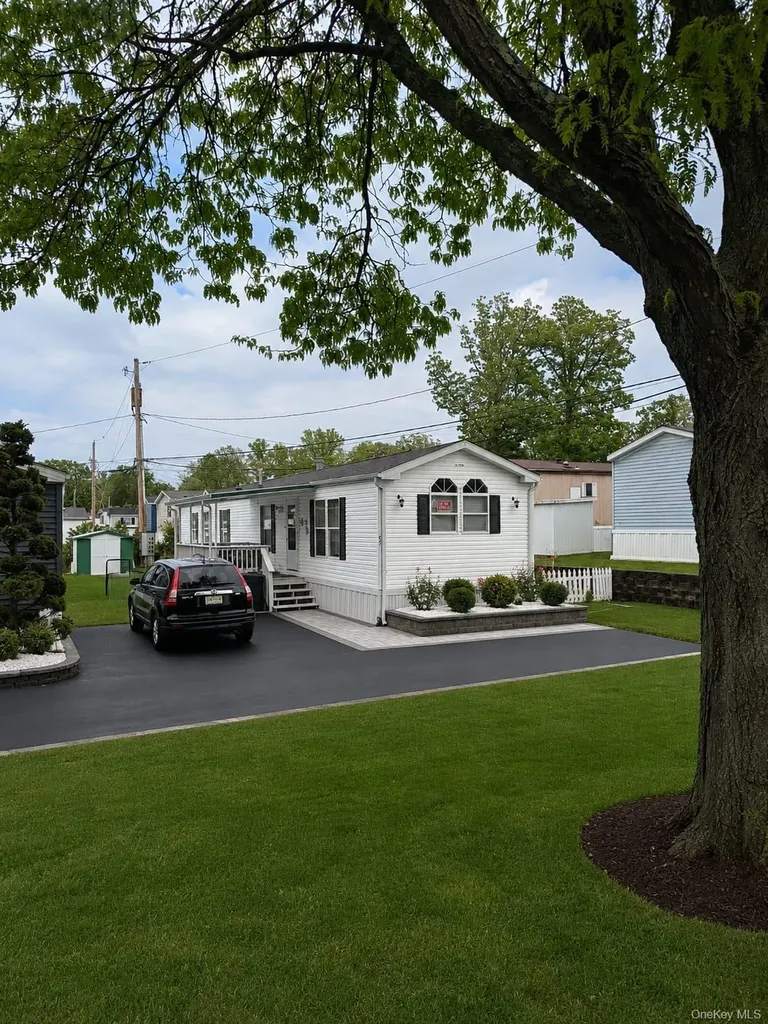57 W Mountain View Stony Point NY 10980