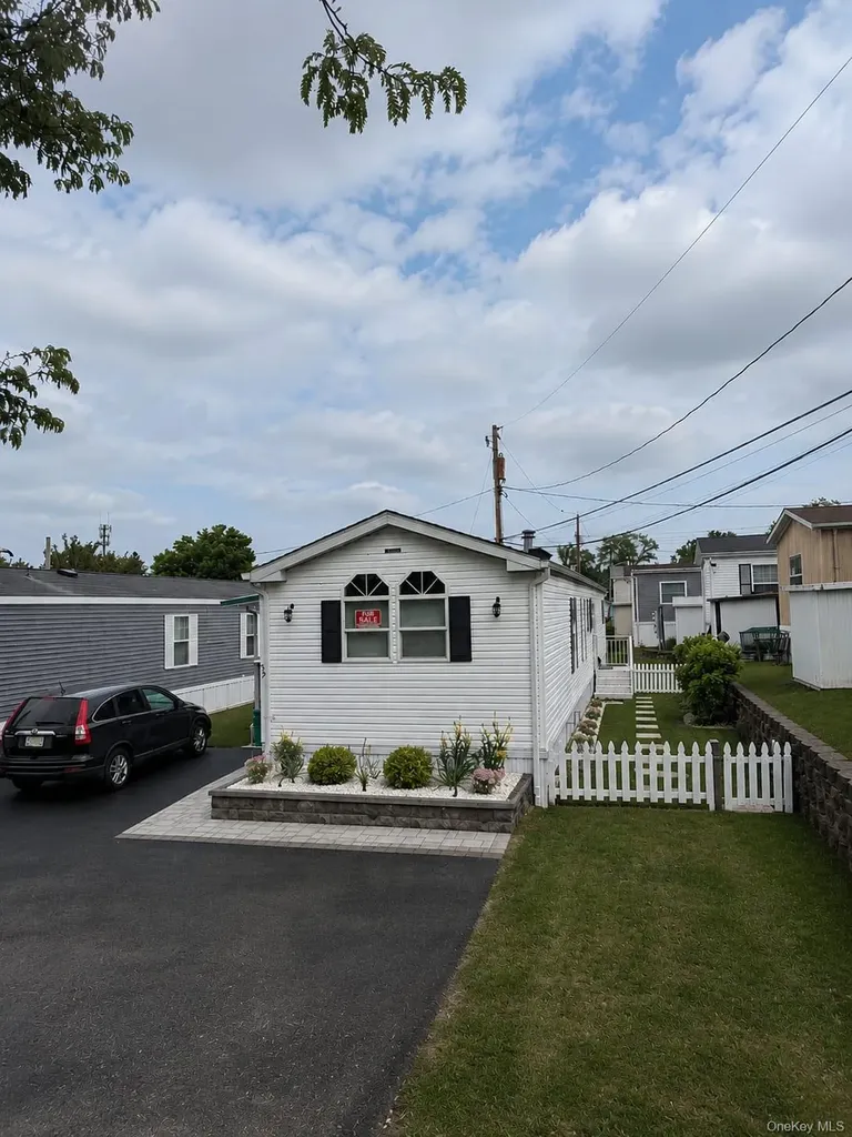 57 W Mountain View Stony Point NY 10980