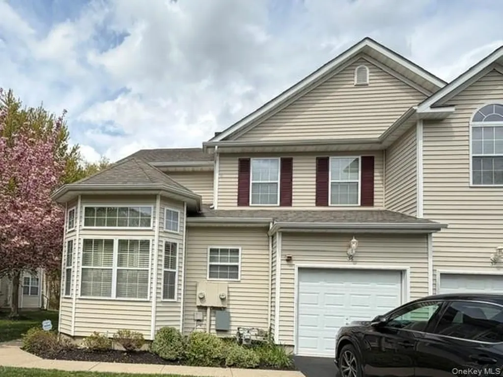 36 Cranberry Circle Medford NY 11763