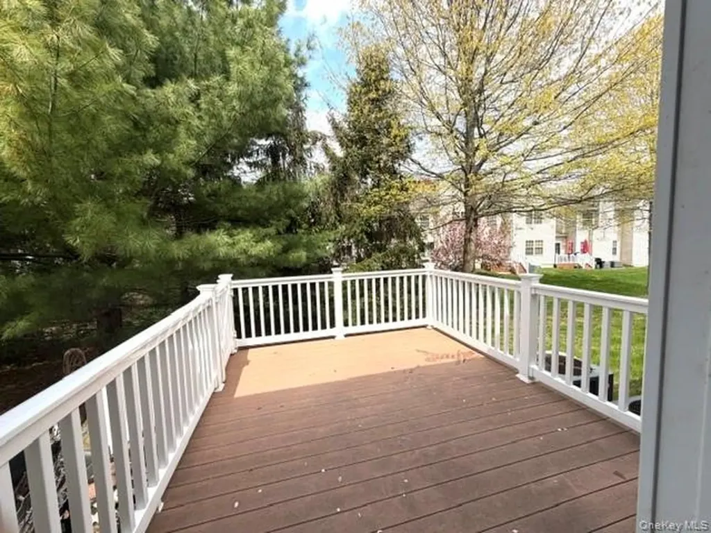 36 Cranberry Circle Medford NY 11763
