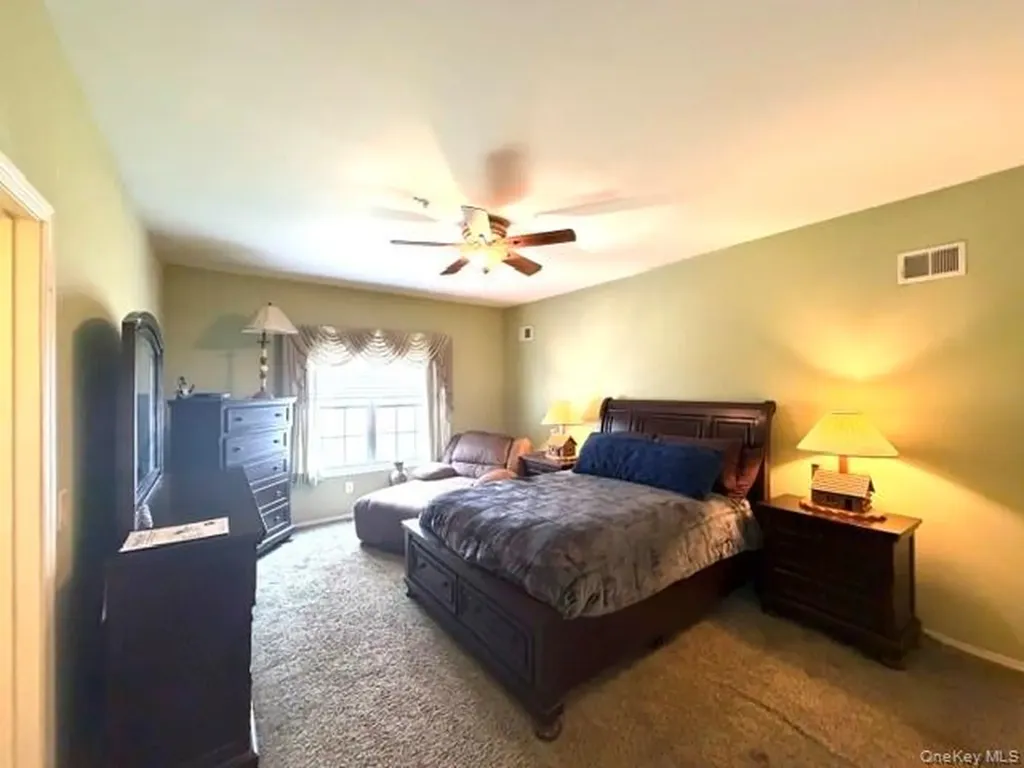 36 Cranberry Circle Medford NY 11763