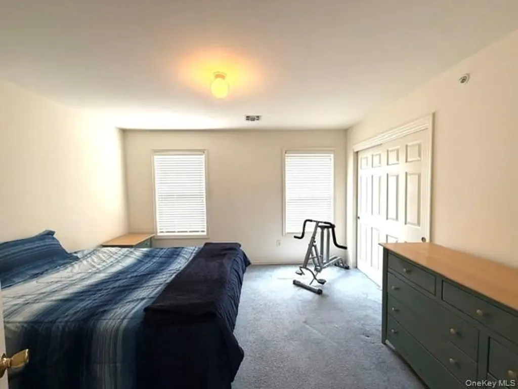 36 Cranberry Circle Medford NY 11763