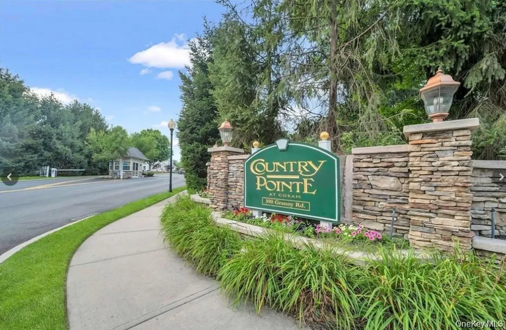 36 Cranberry Circle Medford NY 11763