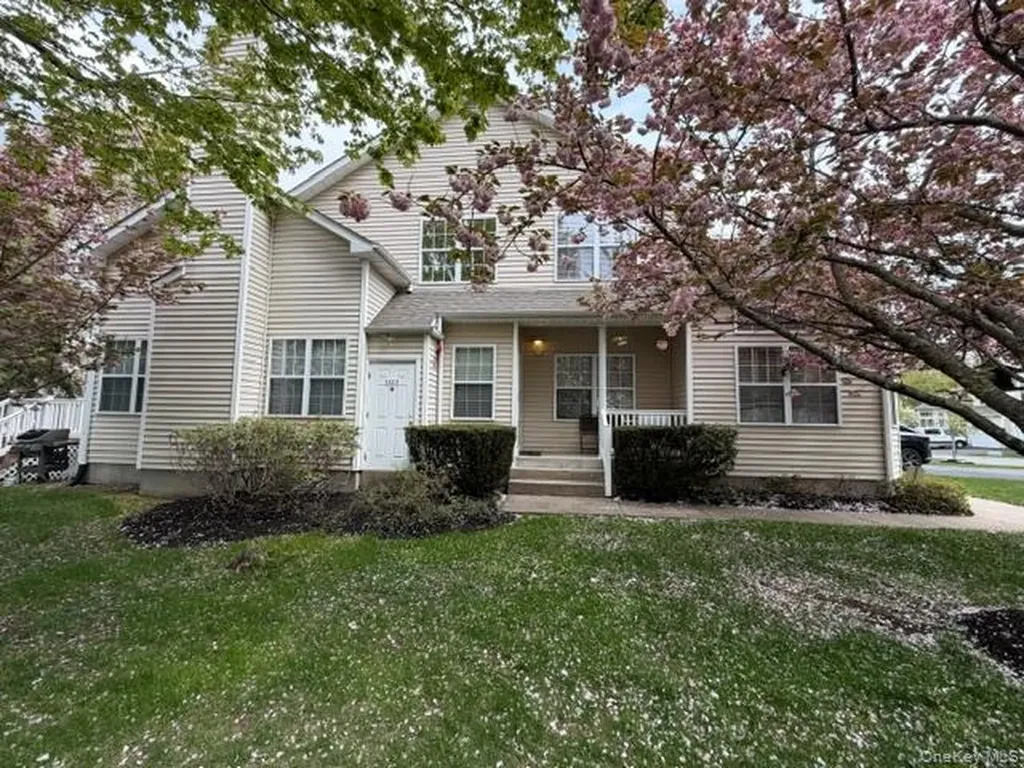 36 Cranberry Circle Medford NY 11763