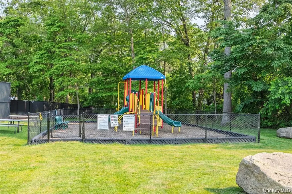 36 Cranberry Circle Medford NY 11763