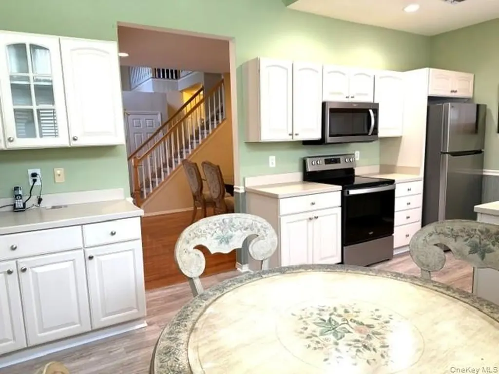 36 Cranberry Circle Medford NY 11763