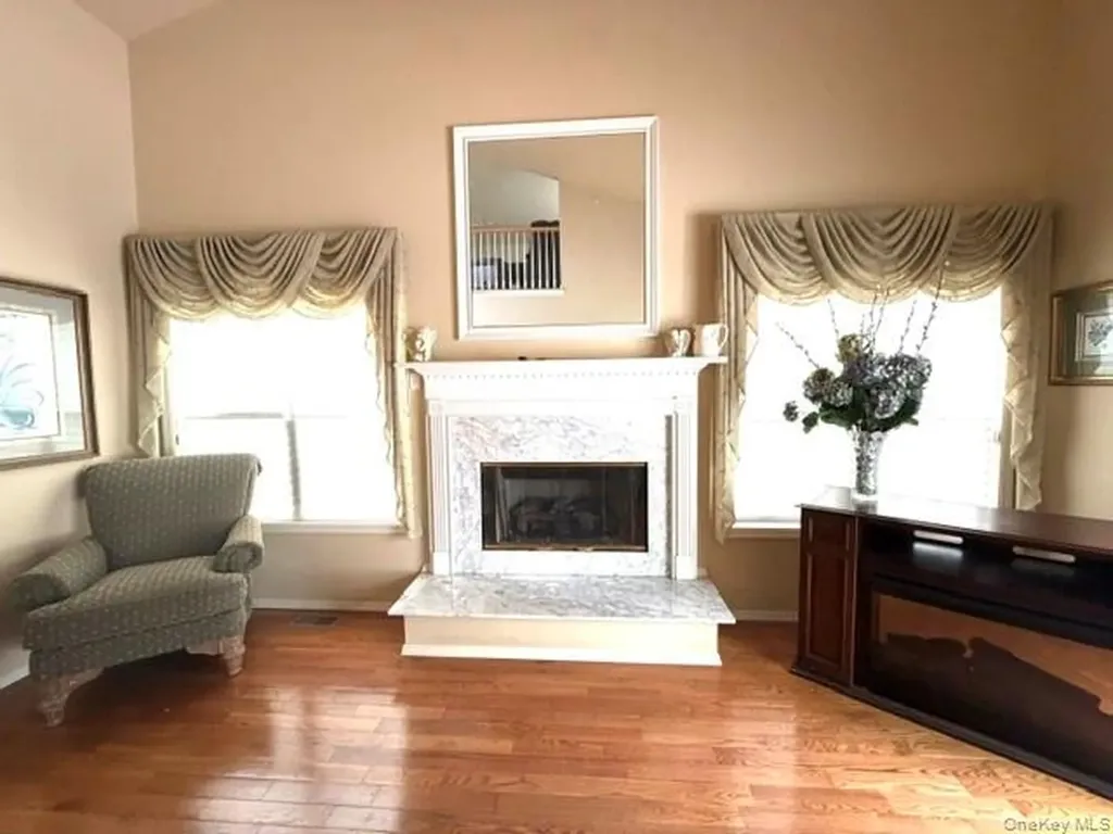36 Cranberry Circle Medford NY 11763