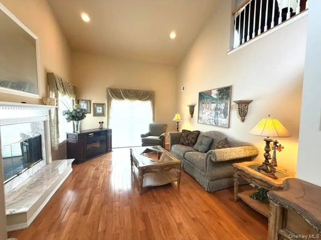 36 Cranberry Circle Medford NY 11763