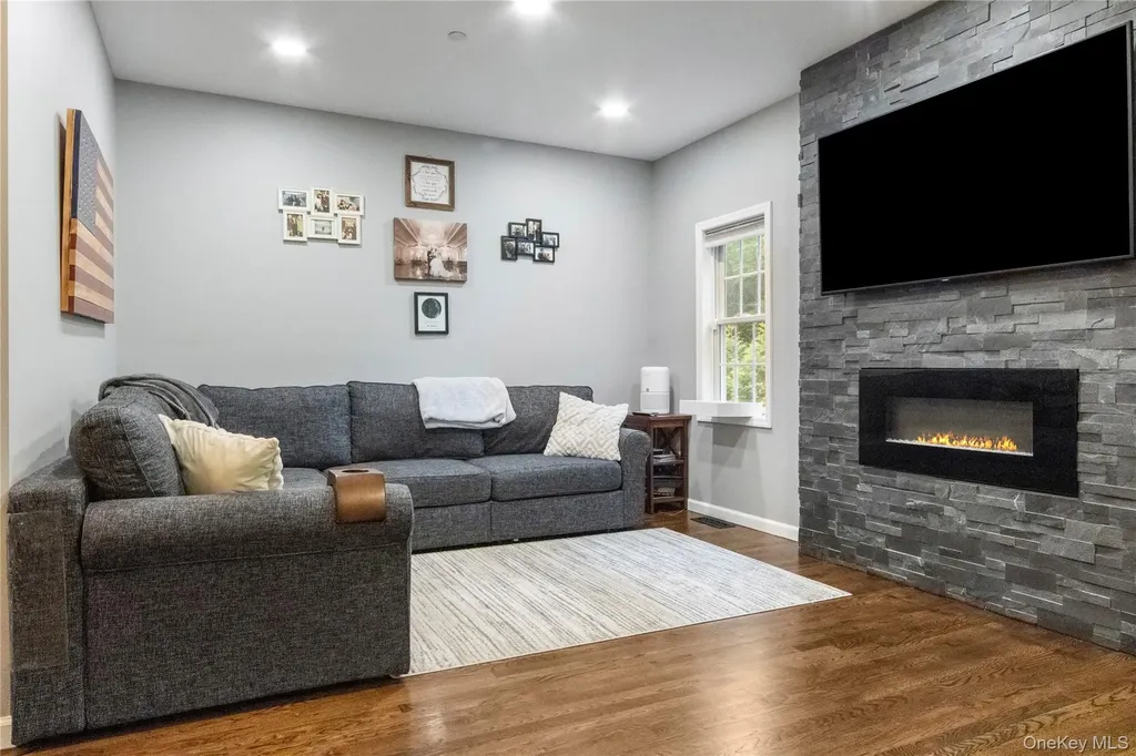 638 E Main Street Jefferson Valley NY 10535