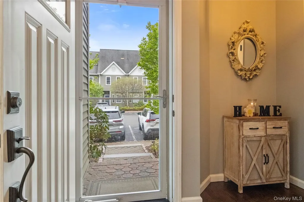 638 E Main Street Jefferson Valley NY 10535