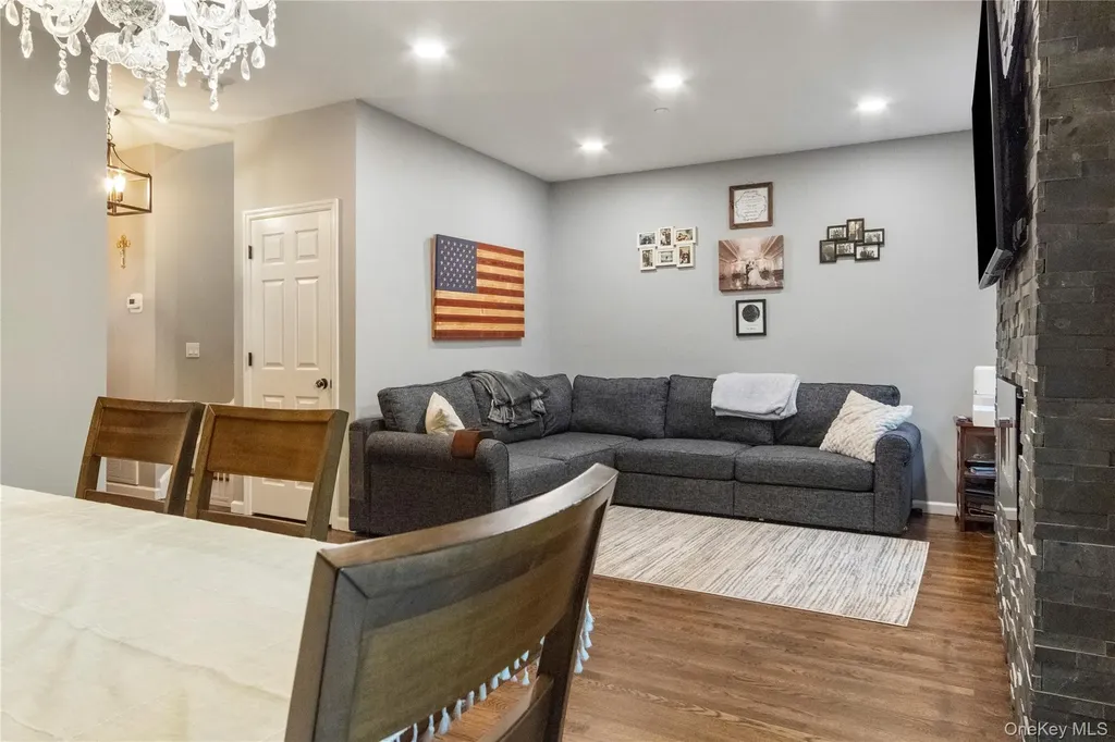 638 E Main Street Jefferson Valley NY 10535