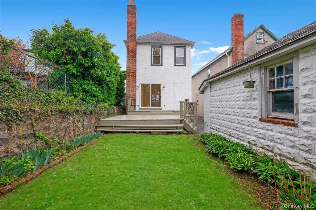40 Crestmont Avenue Yonkers NY 10704