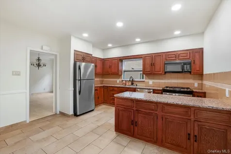 32 Crestmont Avenue Yonkers NY 10704